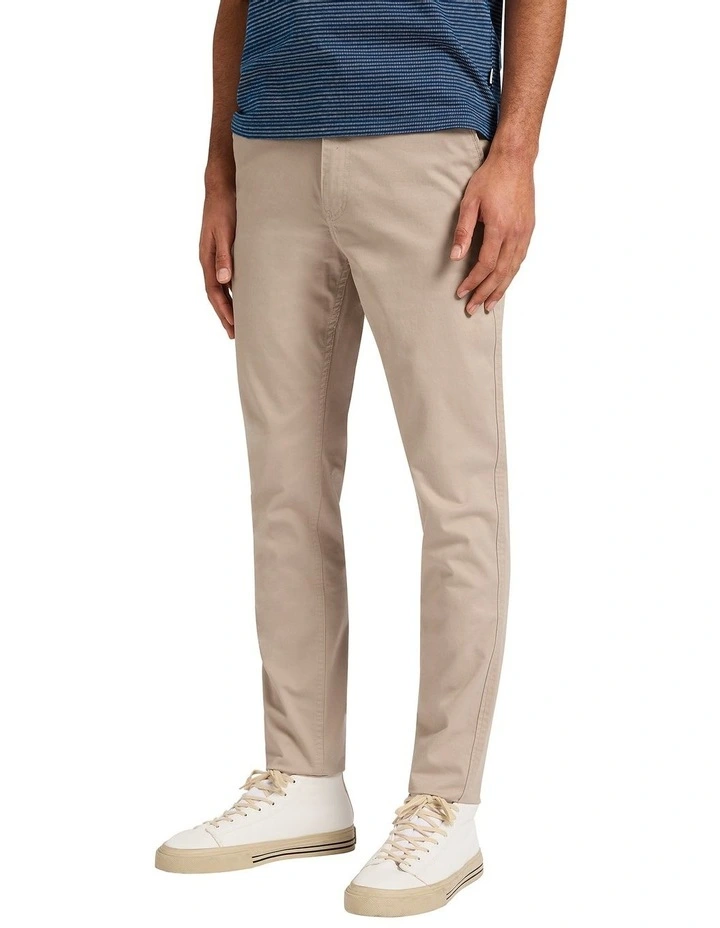 Brayden Slim Fit Chino Pant in Birch