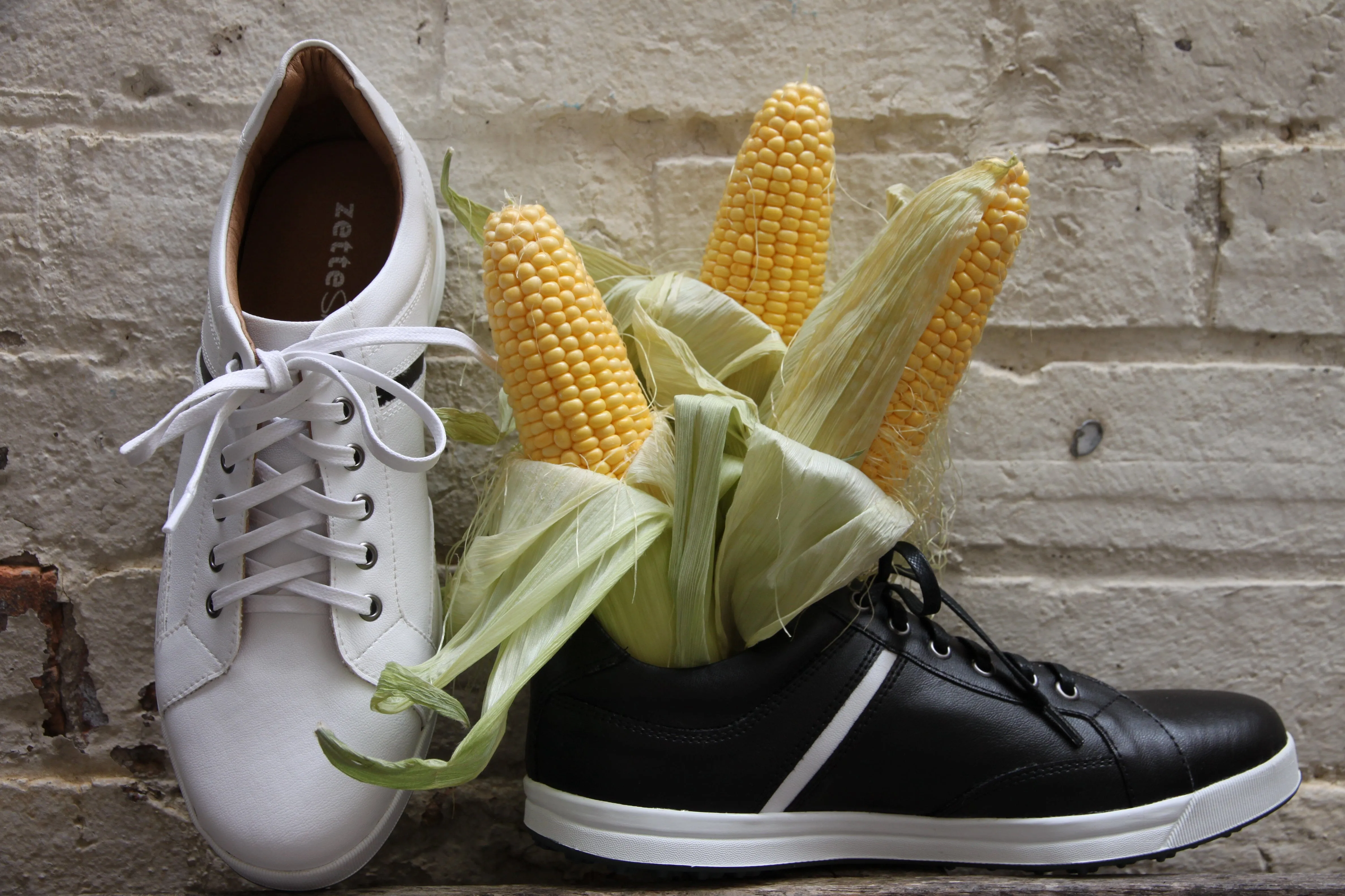 'Ciaran' men's corn-leather  sneaker by Zette Shoes - white