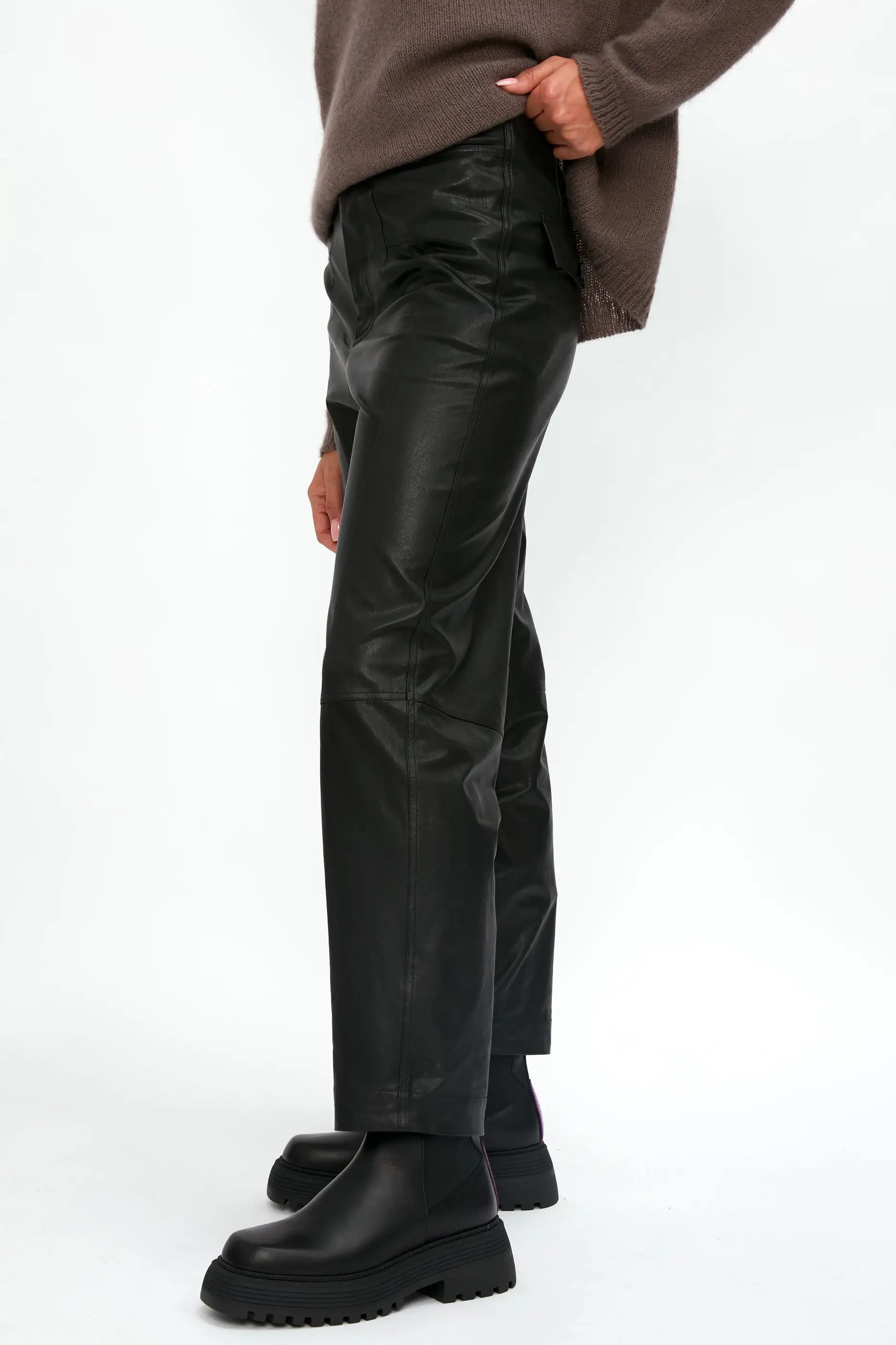 Cropped Leather Pant in Black