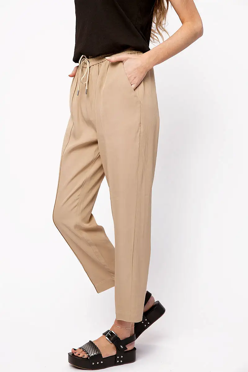 Cropped Pull-On Pant in Dune