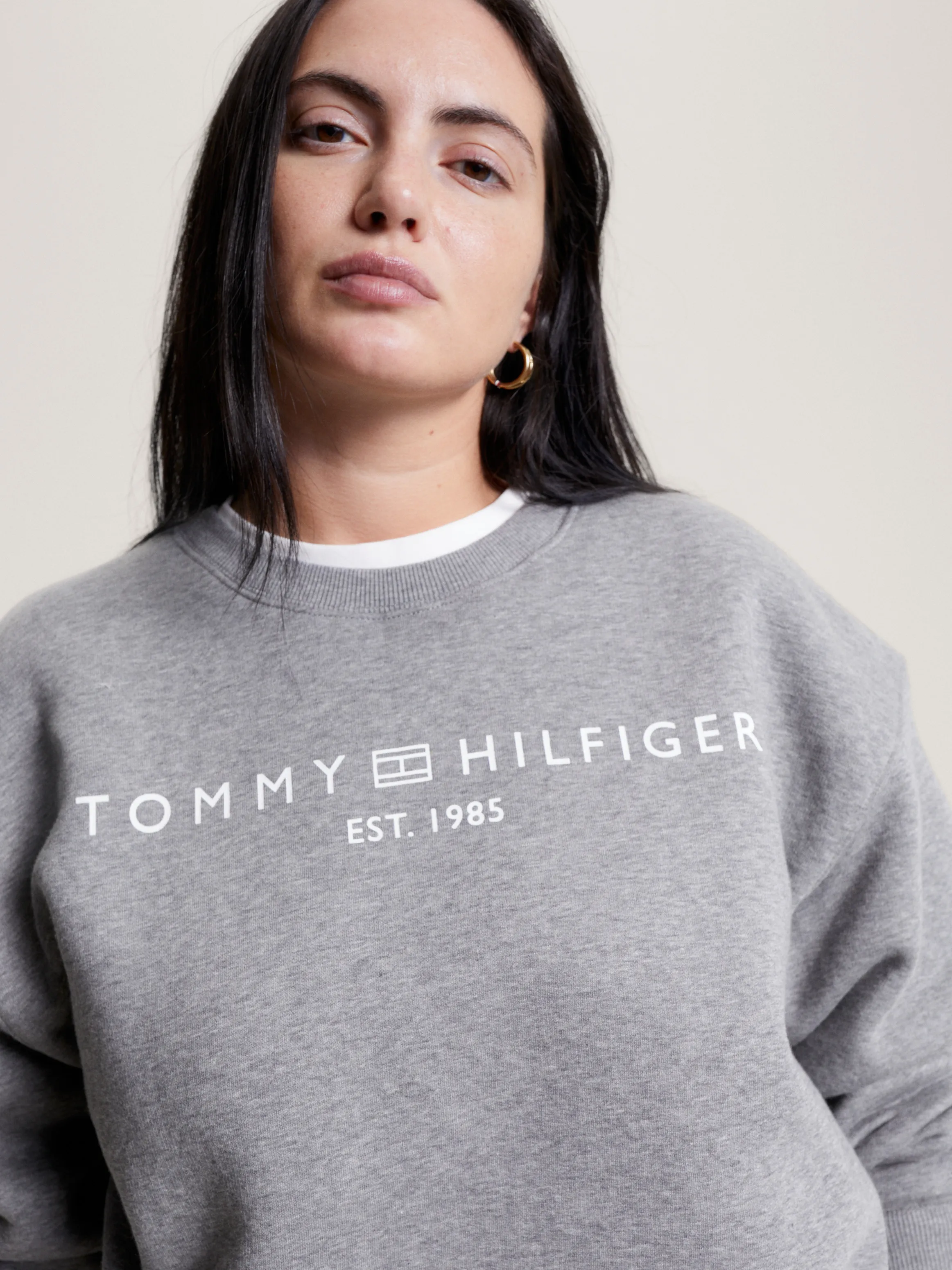 Curve Chest Logo Sweatshirt | Sweatshirts & Hoodies | Tommy Hilfiger