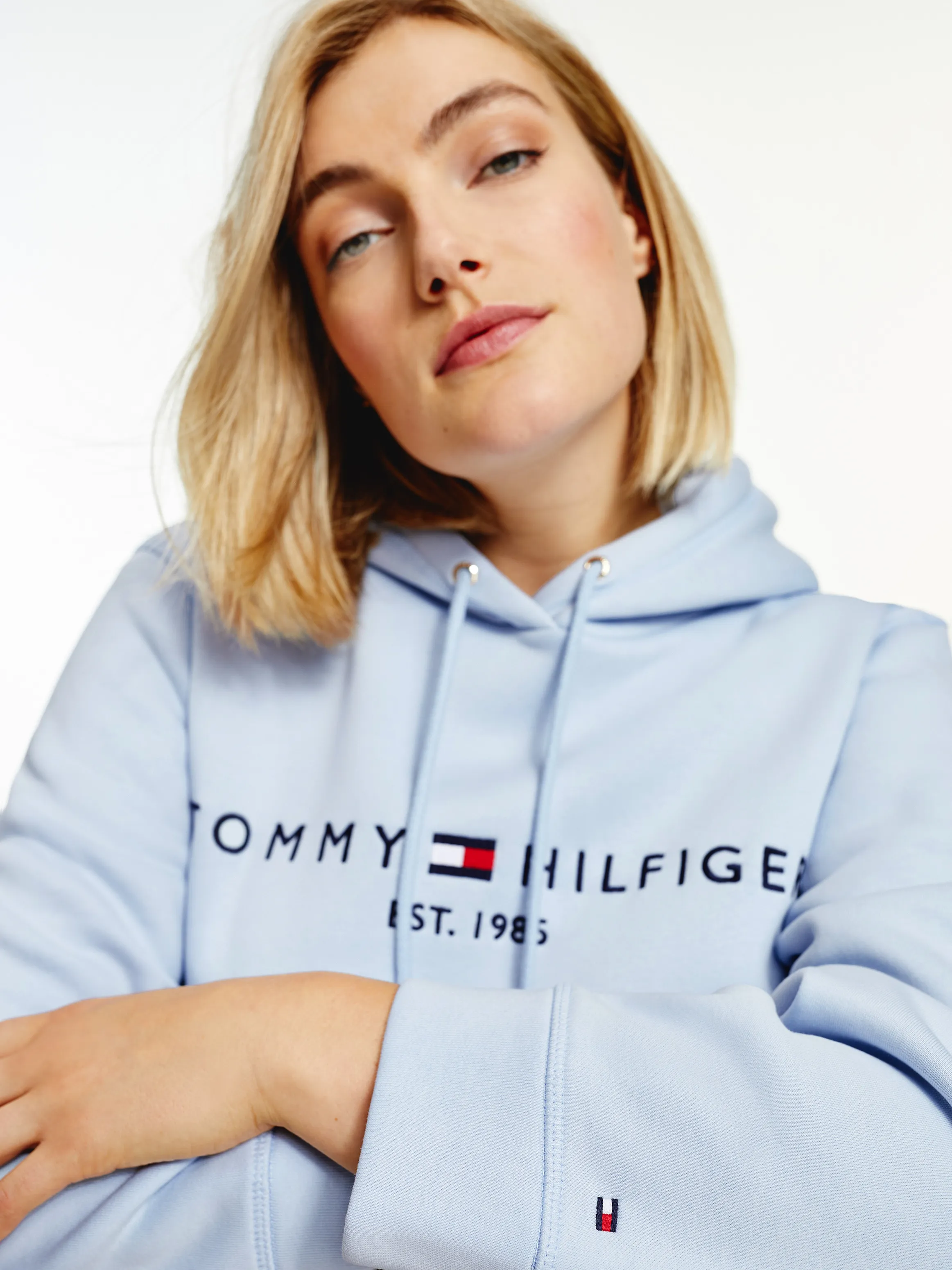 Essential Curve Logo Hoodie  | Sweatshirts & Hoodies |  Tommy Hilfiger