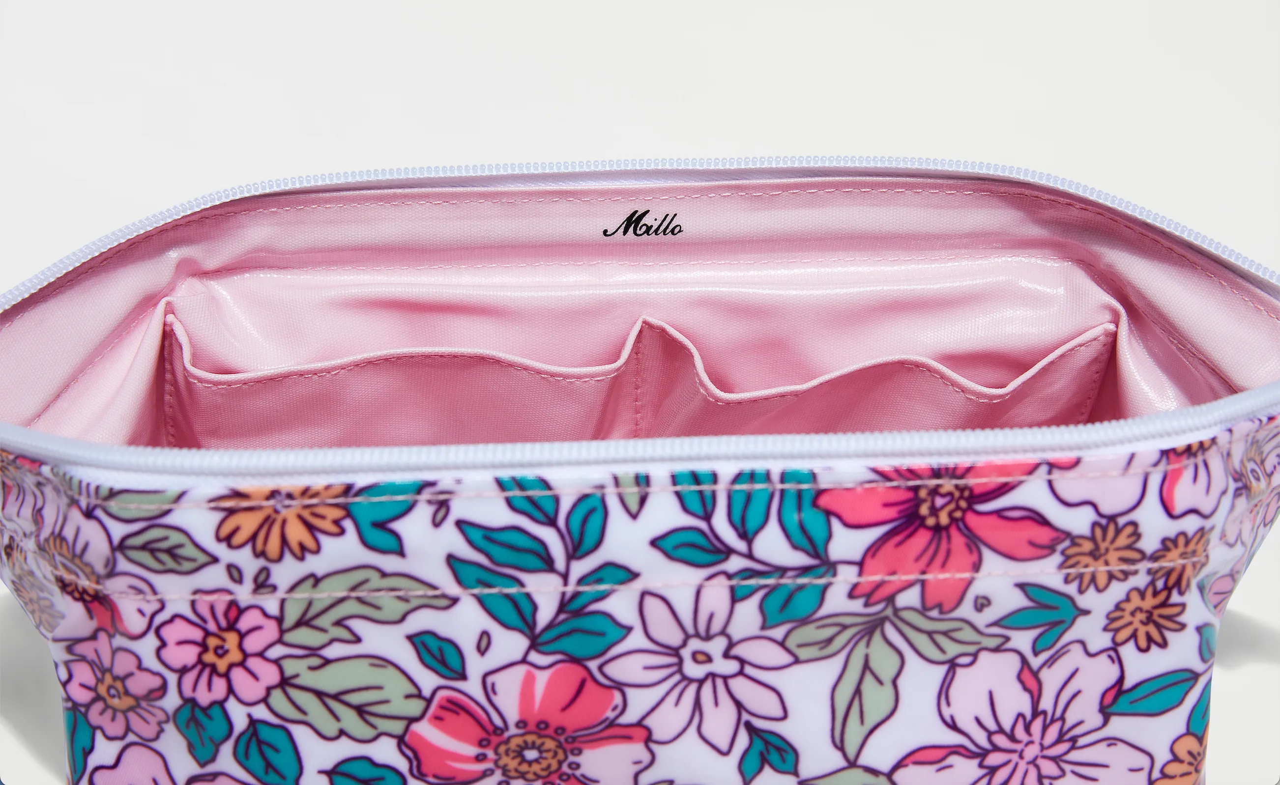 JET SET & GO COSMETIC TRAVEL BAG