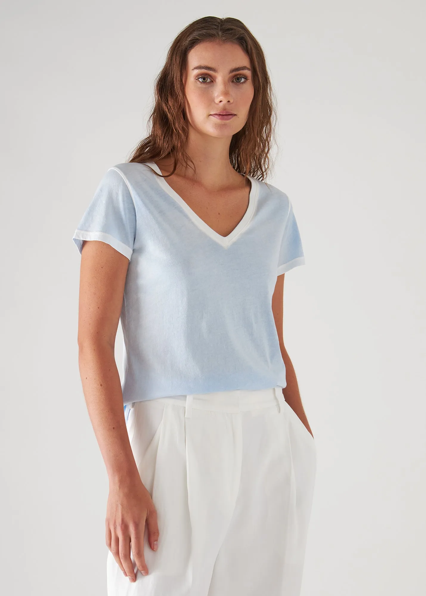 PIMA CLASSIC REVERSE SPRAY V-NECK TEE